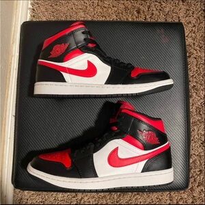 Air Jordan 1 Mid ‘Bred toe’ Black and Red High-Top Sneakers